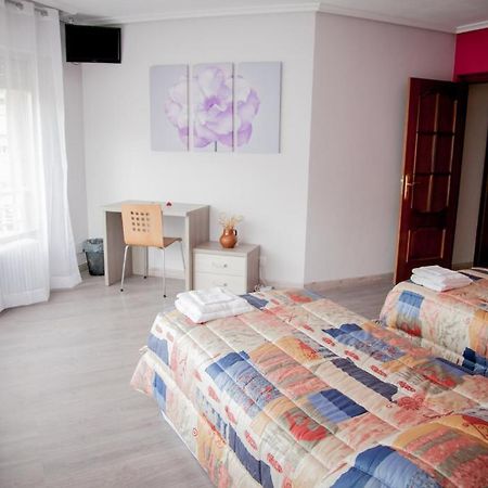 Pension Parque Del Ebro (Adults Only) โลโกรโญ ห้อง รูปภาพ