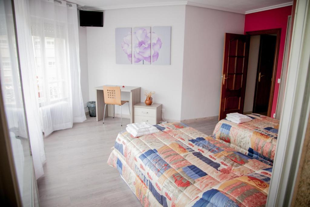 Pension Parque Del Ebro (Adults Only) โลโกรโญ ห้อง รูปภาพ