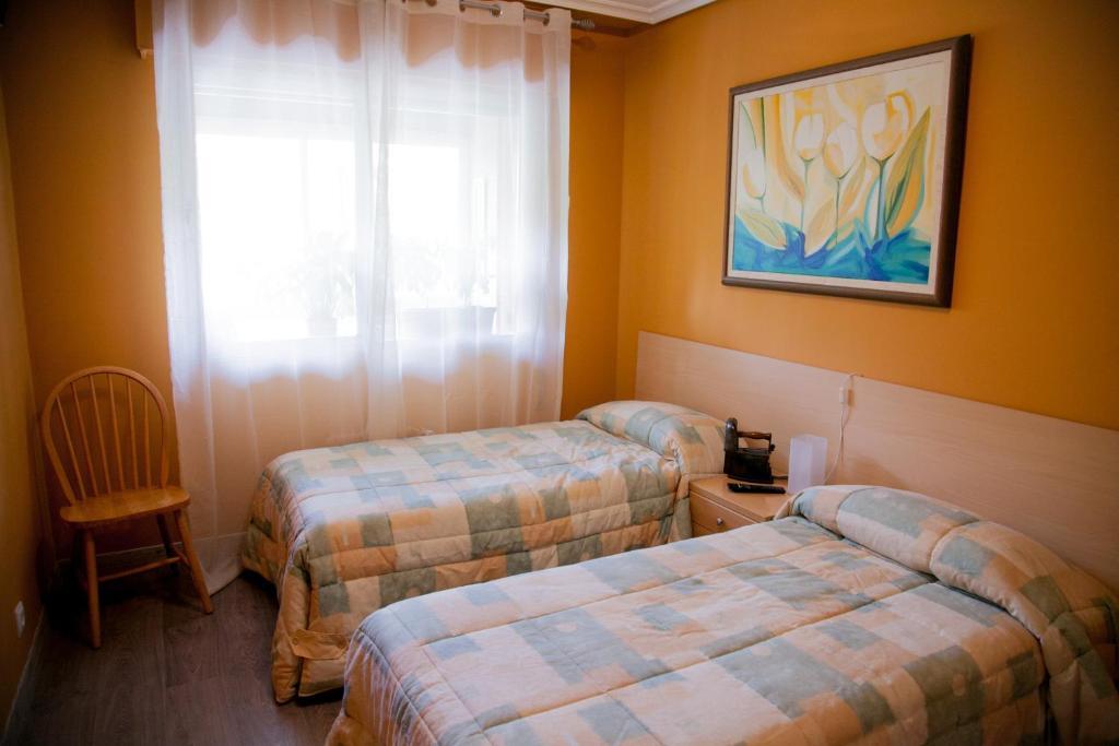 Pension Parque Del Ebro (Adults Only) โลโกรโญ ห้อง รูปภาพ